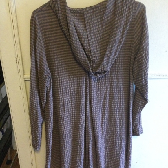 Grizas silk and cotton crinkle fabric tan and gray tunic fits medium or small - Picture 2 of 7